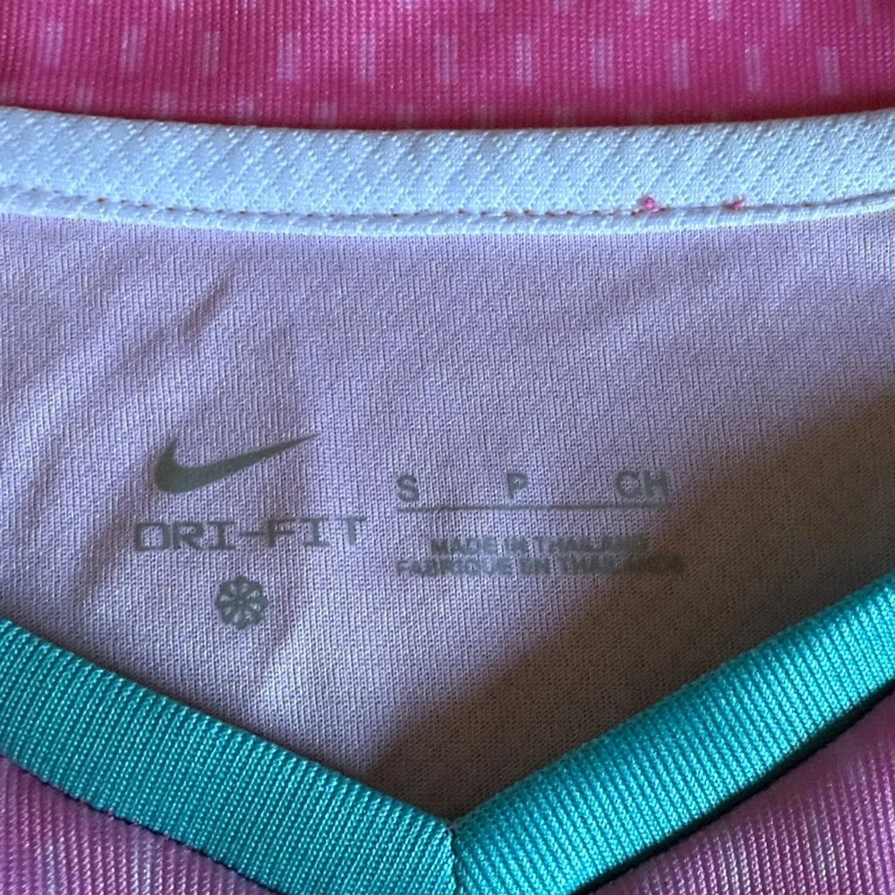 Nike pink FC Barcelona soccer Jersey - Brand new - SMALL - Picture 3 of 6